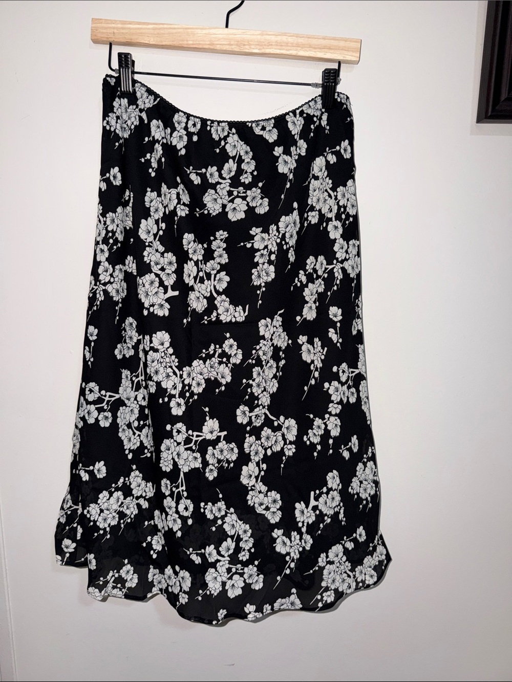 Hillard & Hanson Black Floral Midi Skirt